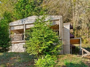 895 Valley Rd, Ambridge, PA 15003