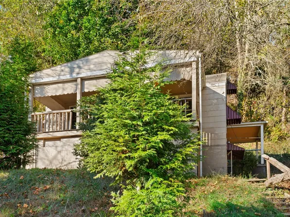 895 Valley Rd, Ambridge, PA 15003