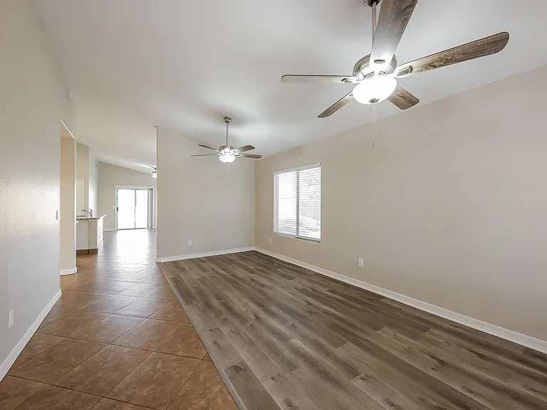 10313 N 94th Ln — Photo 2