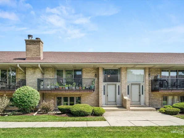 8316 Woodland Dr APT 5, Darien, IL 60561