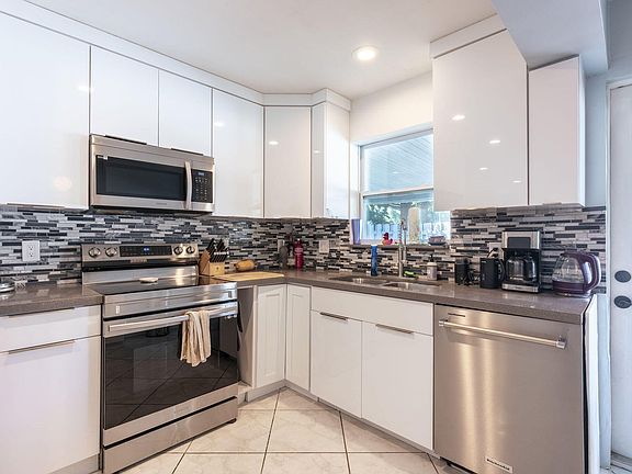 3rd image of 1820 Hillcrest Ave #0