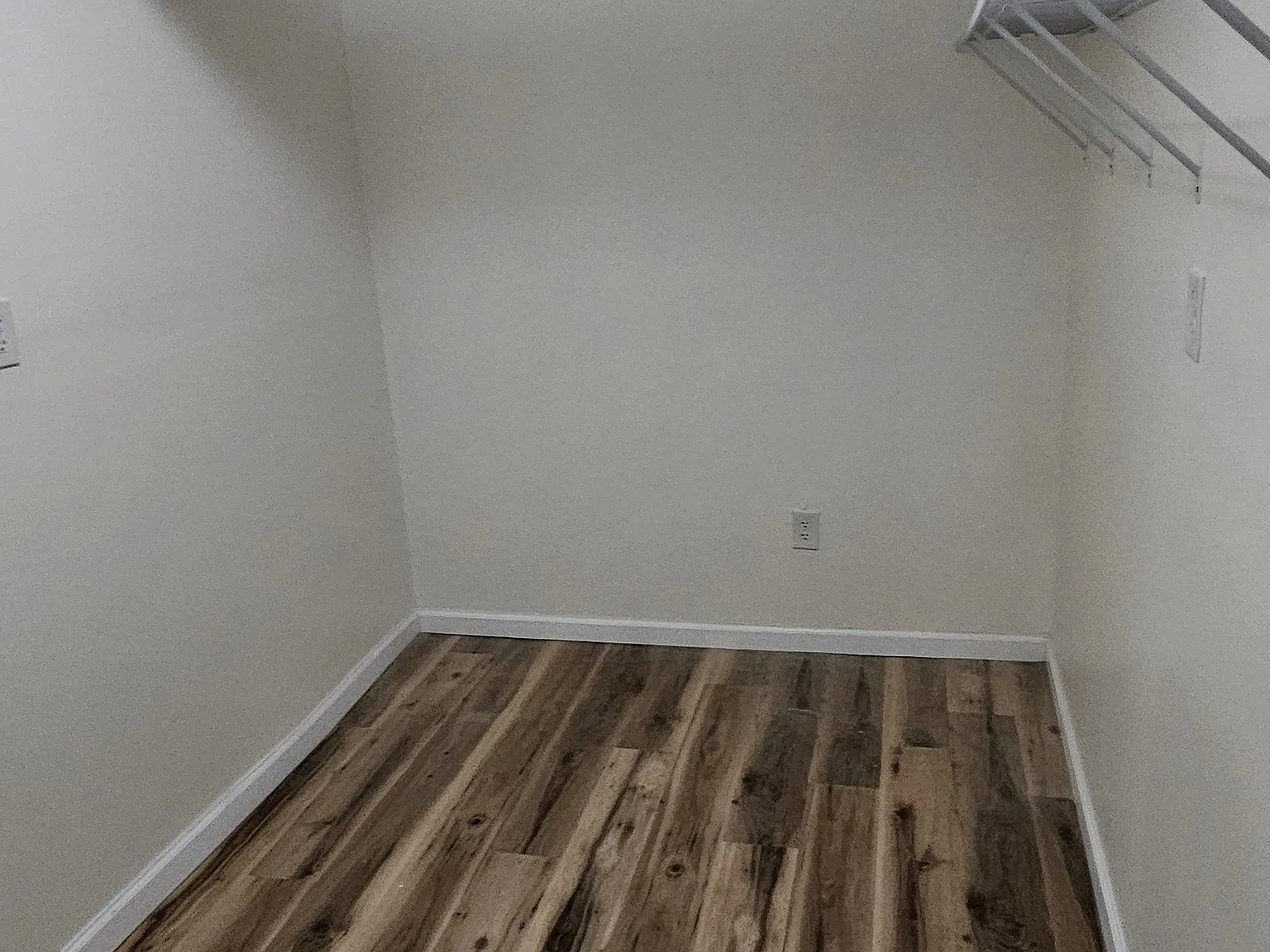3 bed, 1.5 bath, 1200 sqft, $1,000 — Photo 2