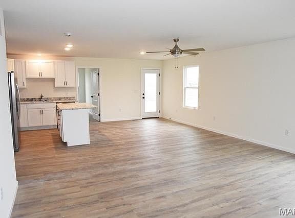 2nd image of 620 Eisenhower Blvd