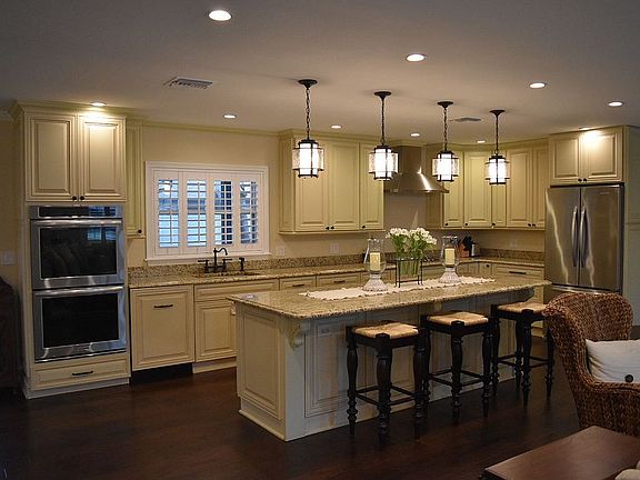 4th image of 3950 Fontainebleau Dr