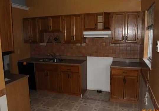 3rd image of 4064 Woodchase Dr