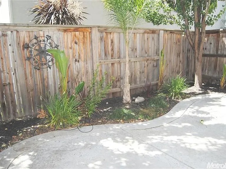 Oliva Rd — Photo 18