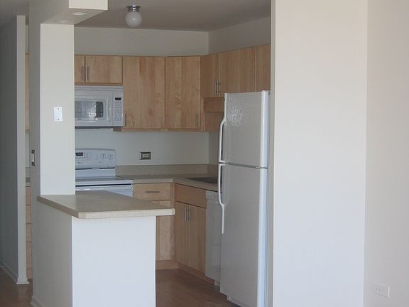 2nd image of 1660 N La Salle St #1603
