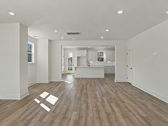 4th image of 416 Perch St