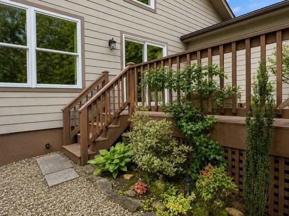 99 Willow Way, Hendersonville, NC 28739