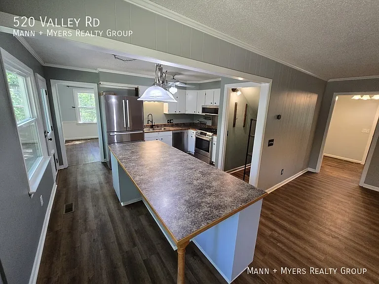 520 Valley Rd — Photo 12