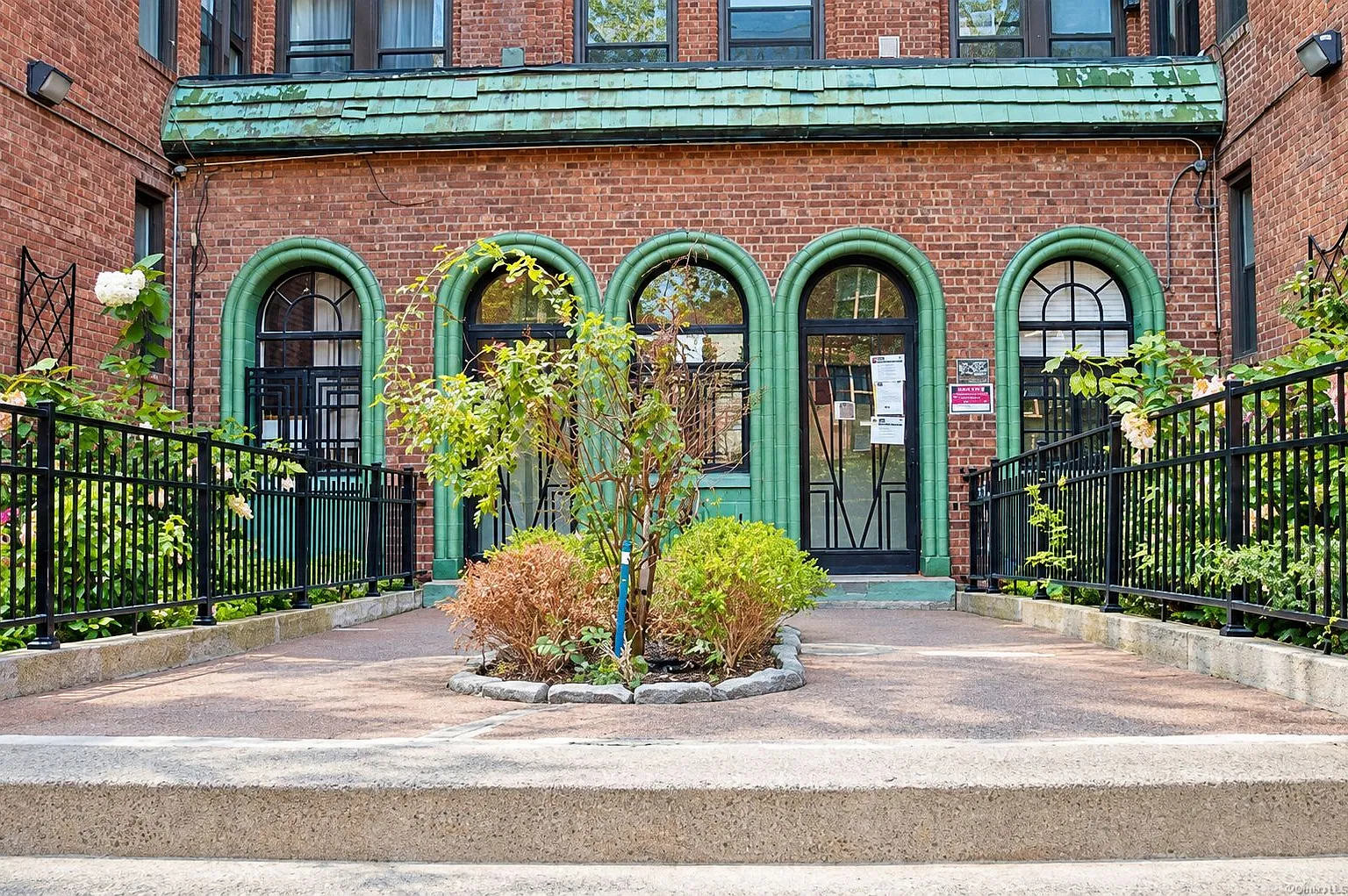 83-00 Talbot Street — Photo 3