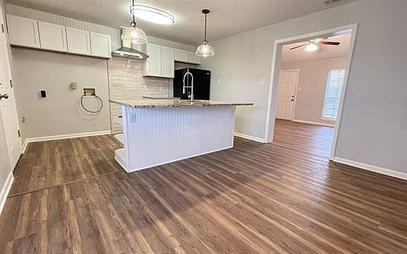 2nd image of 1218 Baylor St