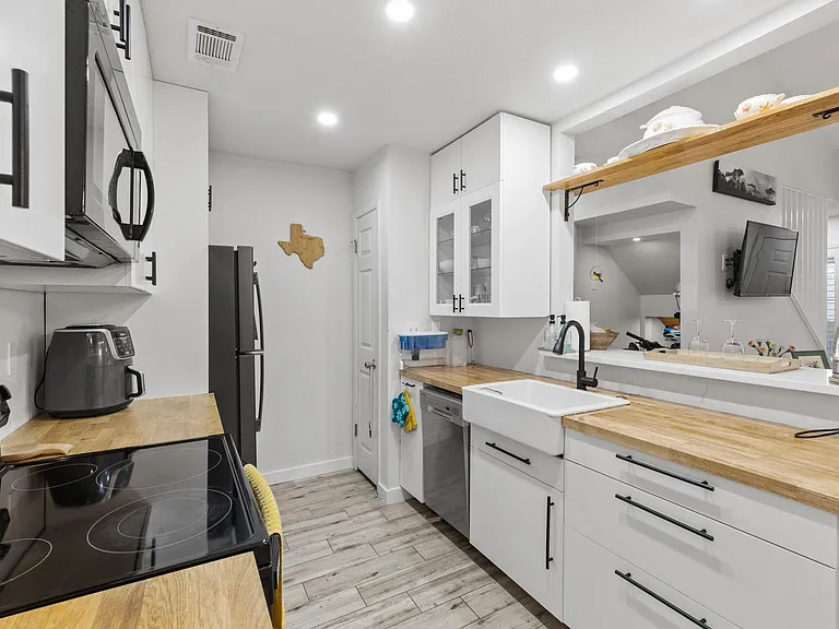 1015 E Yager Ln #115 — Photo 13
