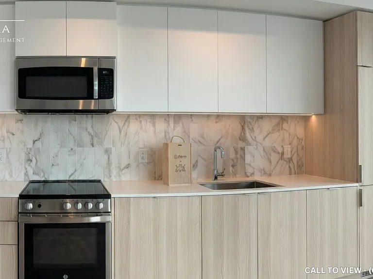 500 Dupont St #606 — Photo 2