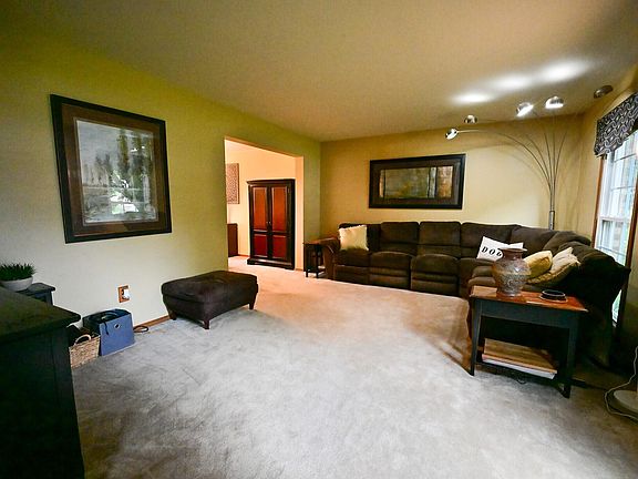 5th image of 2424 Rockingham Dr