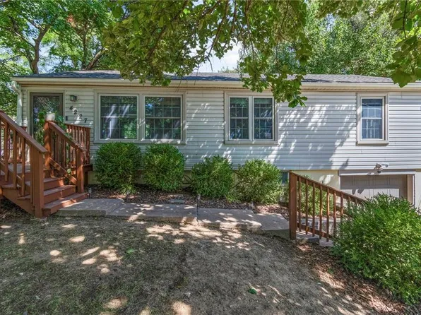 4227 NE Chaumiere Rd, Kansas City, MO 64117
