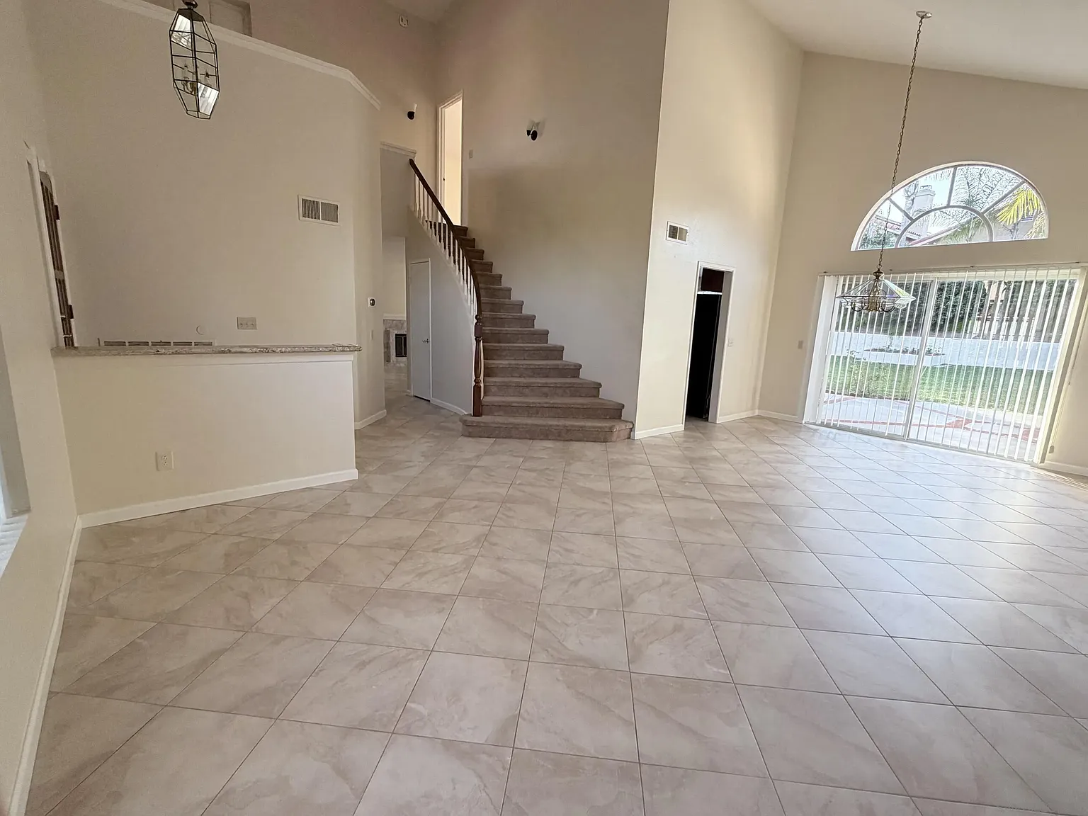 4 bed, 2.5 bath, 2182 sqft, $4,900 — Photo 4