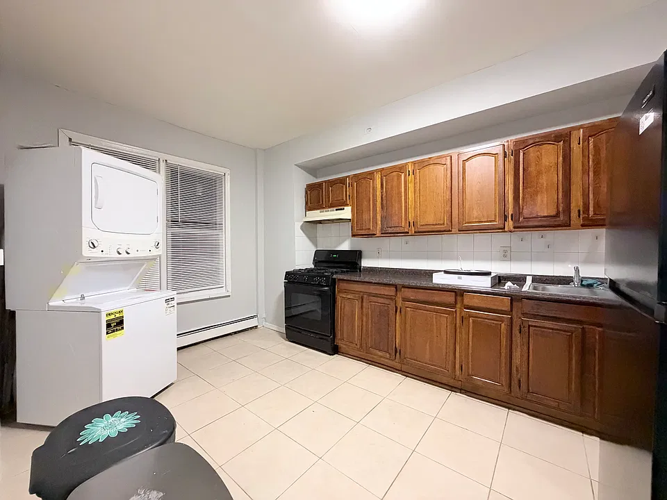 160 Clendenny Ave #1