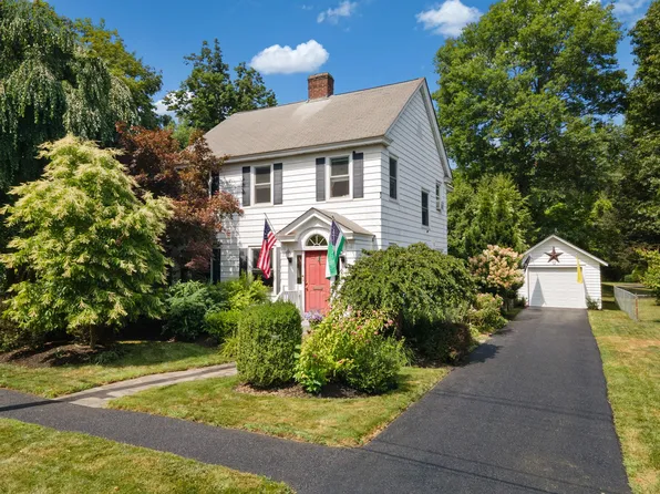 8 Hillcrest Avenue, Ellenville, NY 12428