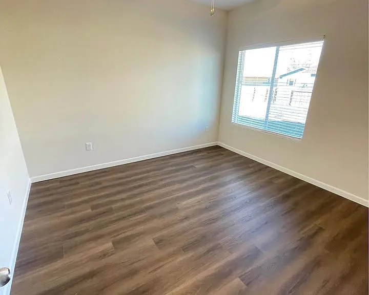 338 W Castle St — Photo 8