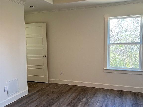5th image of 33 Salen Ln