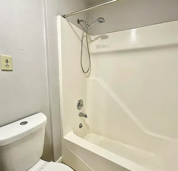 130 Susan Ct — Photo 18