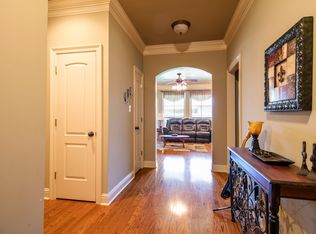 102 Shadowbrook Ln, Youngsville, LA 70592