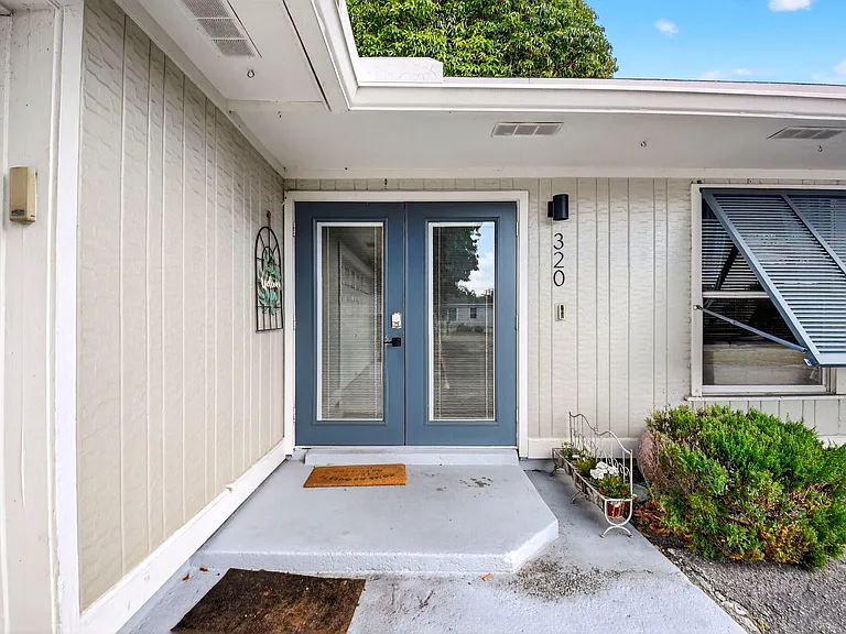 320 Riverdale Rd — Photo 4