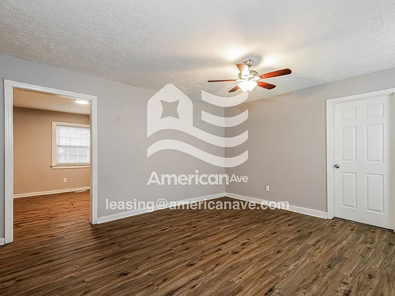 1854422_003_living_room_3.jpg