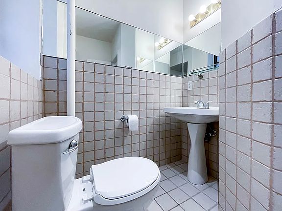 4th image of 436 W 49th St APT 2FW