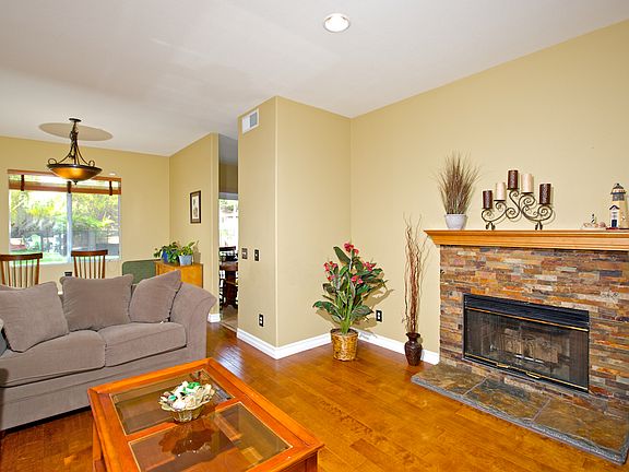 LR w/ hardwood and slate FP