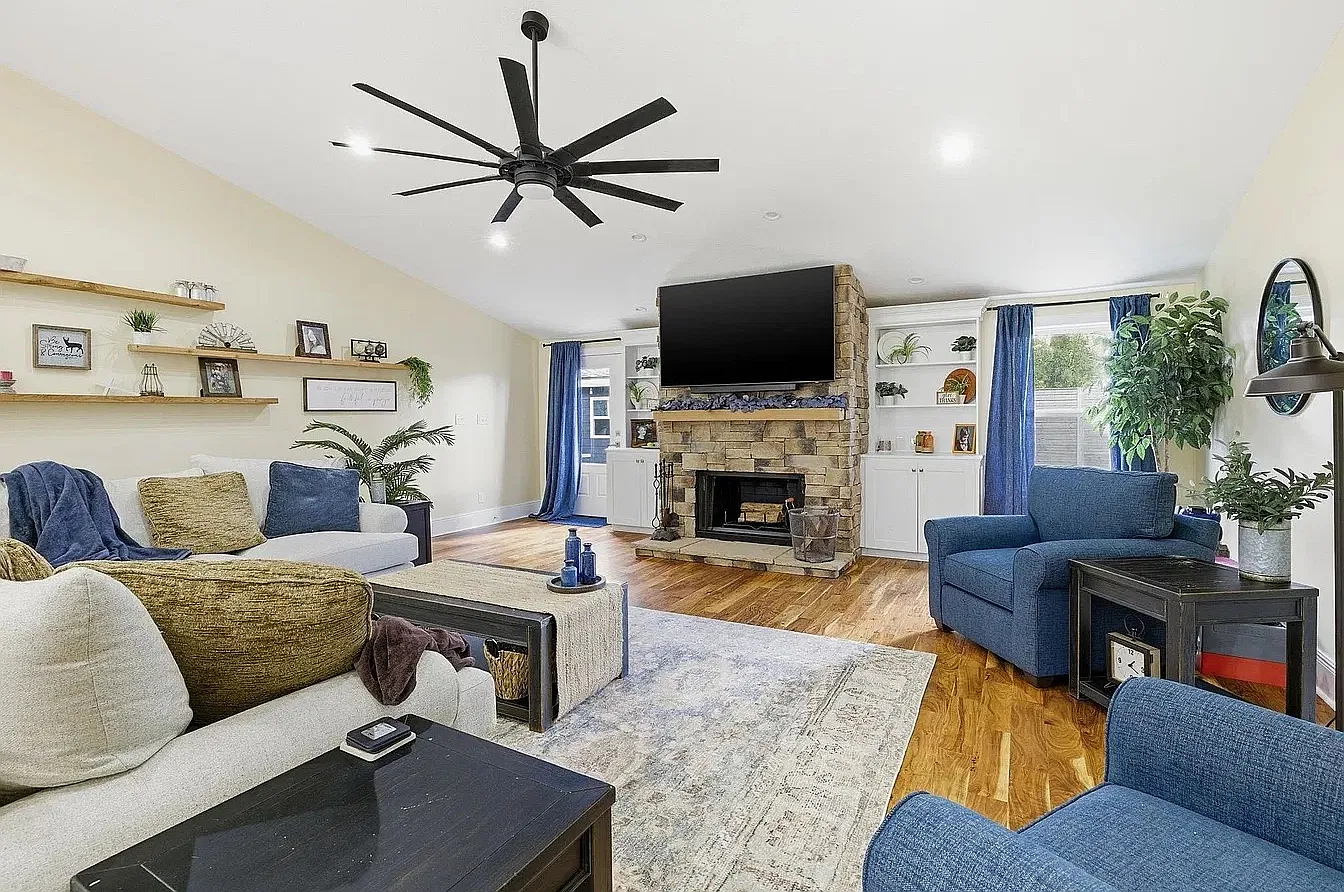 4 bed, 3.5 bath, 3050 sqft, $3,000 — Photo 4