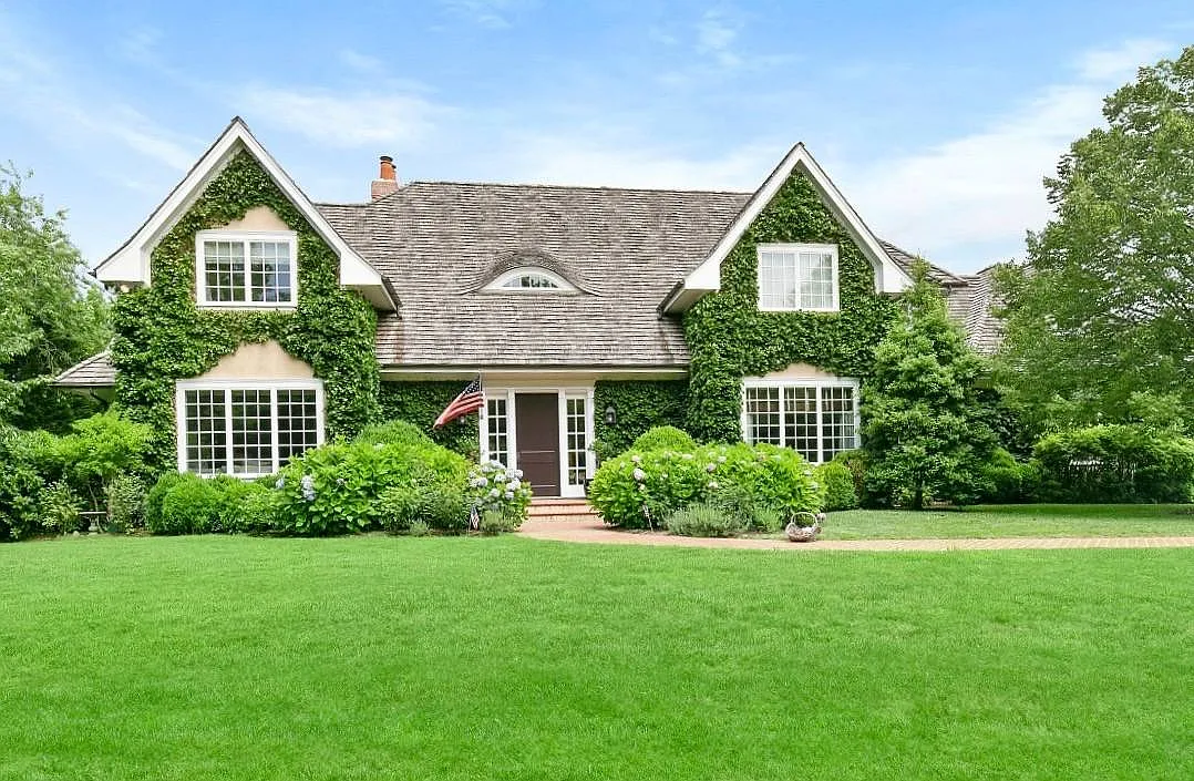 Welcome to 7 Cameron Way - A Private Southampton Estate — Photo 1