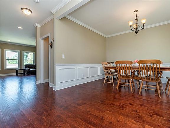 3rd image of 414 Juniper Bluff Ct