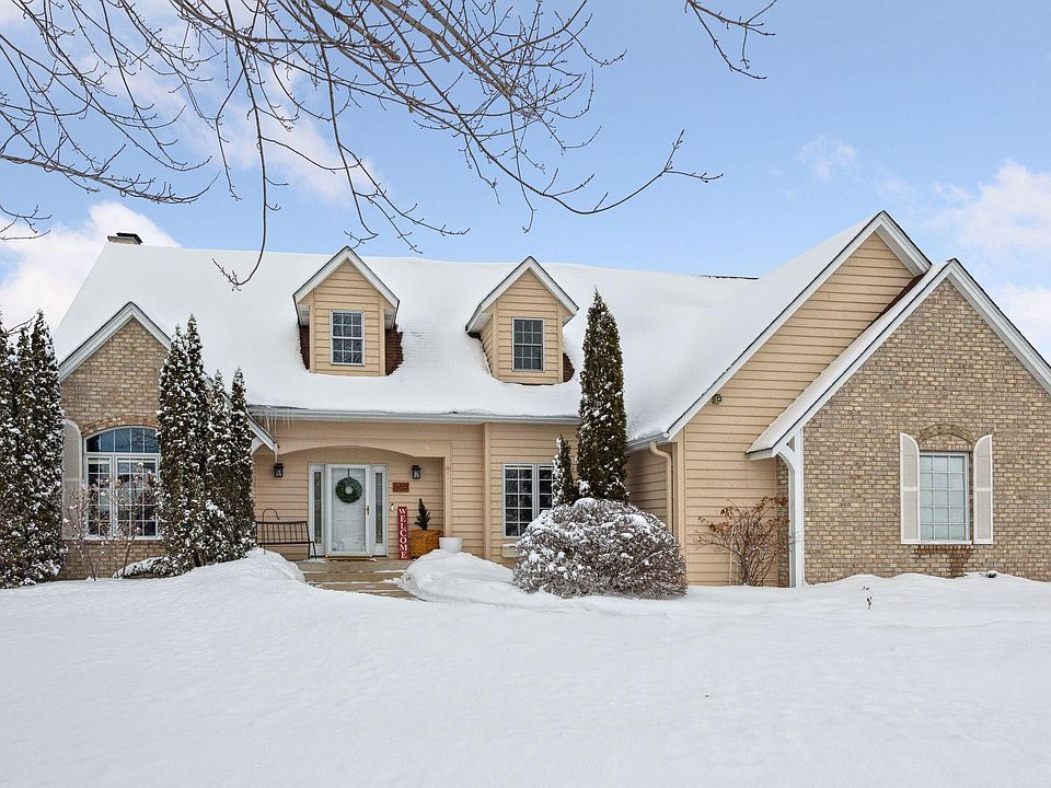 1st image of 560 Hazeltine Pl NE