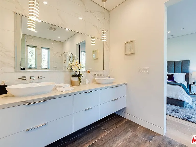801 N Kilkea Dr — Photo 37