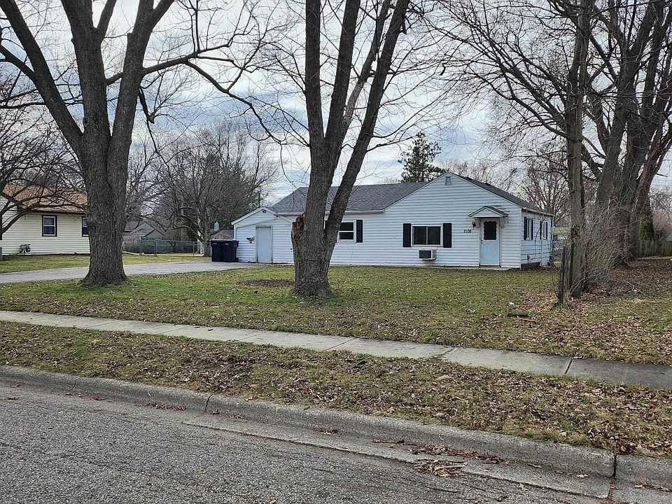 2nd image of 2108 Adel St