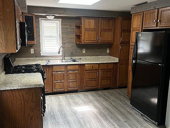 4th image of 3083 W Isabella Rd