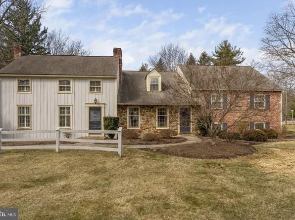 8 Stonehenge Ln, Malvern, PA 19355