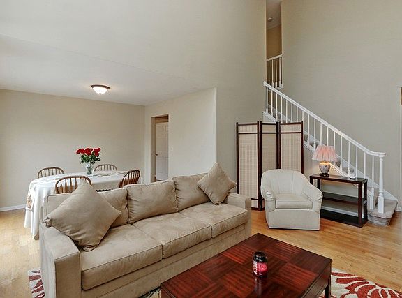4th image of 107 Pembroke Cir