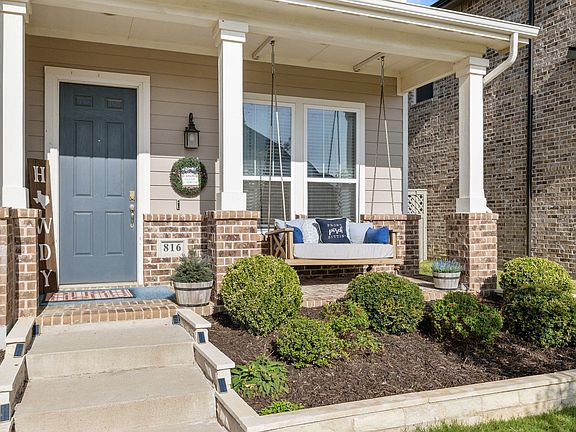 2nd image of 816 Pearl Pl