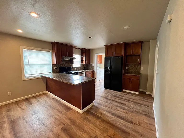 22887 Grand St — Photo 6