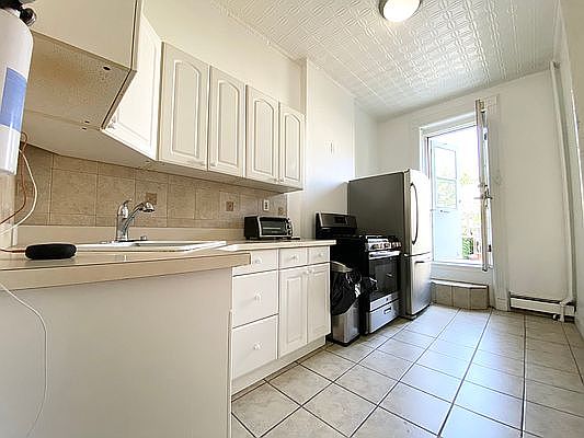 3rd image of 1465 Greene Ave #1A