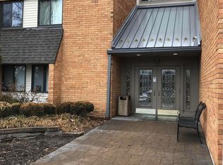 950 E Rue De La Banque St #102, Saint Louis, MO