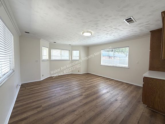 4th image of 344 Eileen Ln