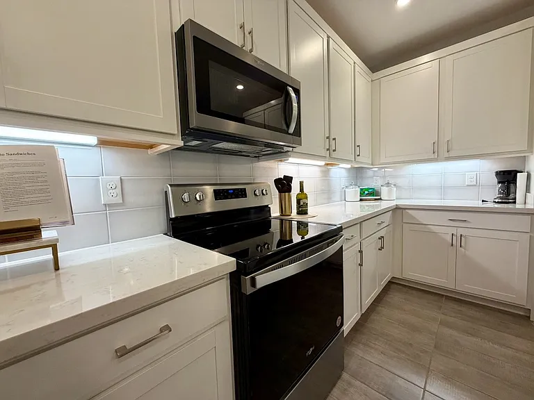 802 Royal Beekman St — Photo 17