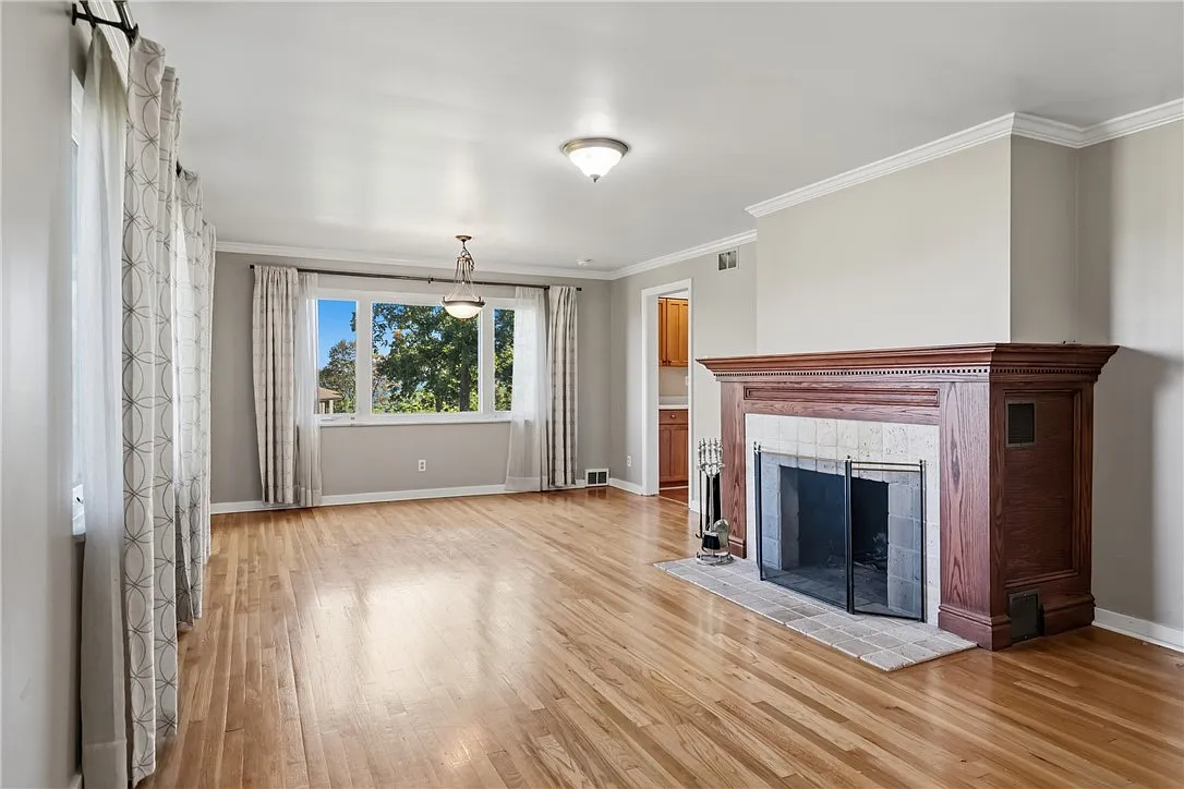 3 bed, 1198 sqft, $2,600 — Photo 4