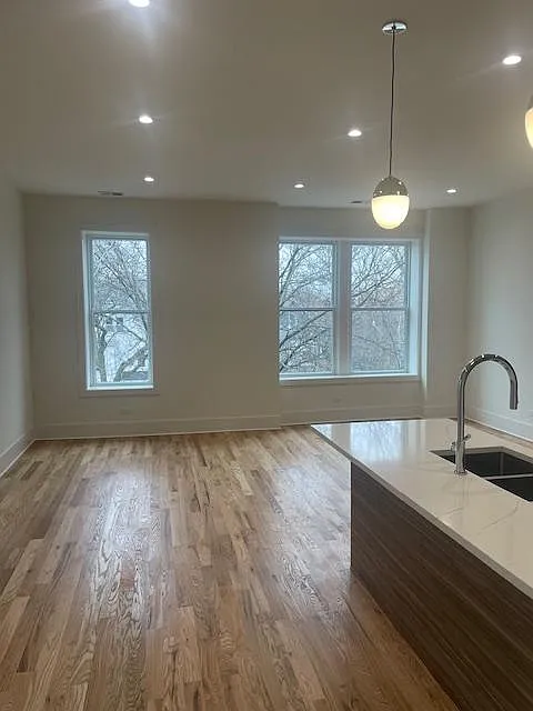 2 bed, 1228 sqft, $3,150 — Photo 4