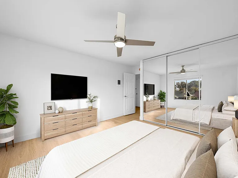 Modern University Crest Apartments 1 Month Free — Photo 34