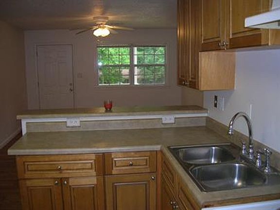 3rd image of 2316 Woodbridge Dr Unit A